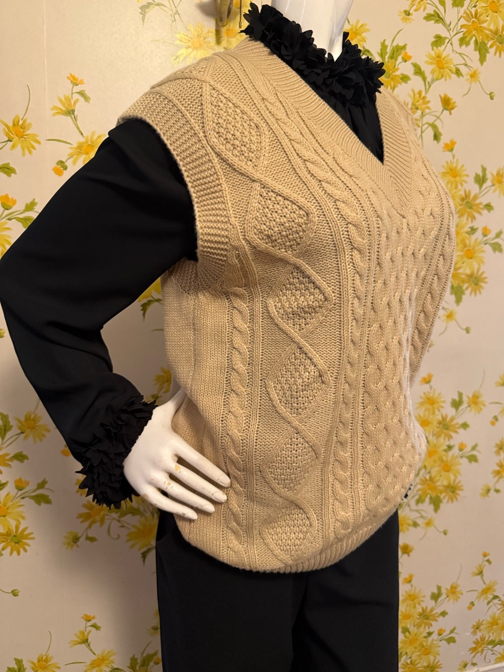 V neck long line knitted vest size M - Picture 2 of 12